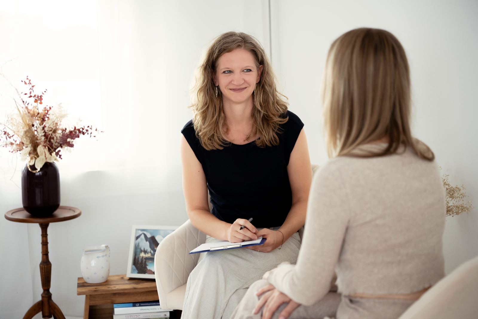 Claudia Höhberger im Beratungsgespräch